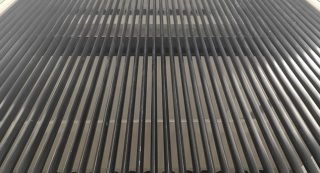 طاولة سكاكين النصل