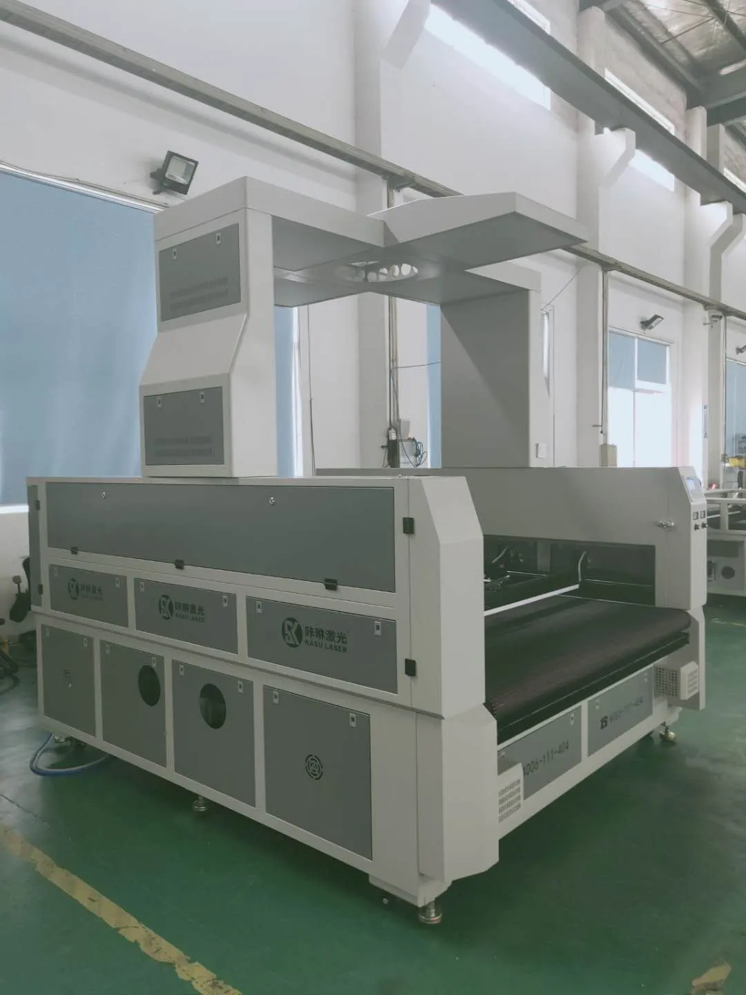 KD1822-SY Büyük Format Üst Kamera Düz Yataklı Lazer Kesim Makinesi