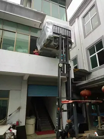 Lazer kesiciyi boşaltmak için 3 tonluk forklift