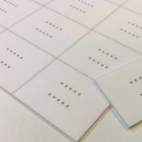 Lasermarkierung auf keramischem Substrat